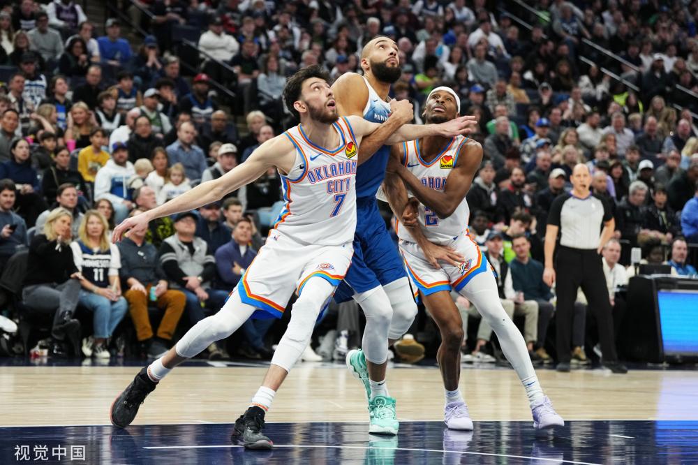 的舞台上保 的舞台上保