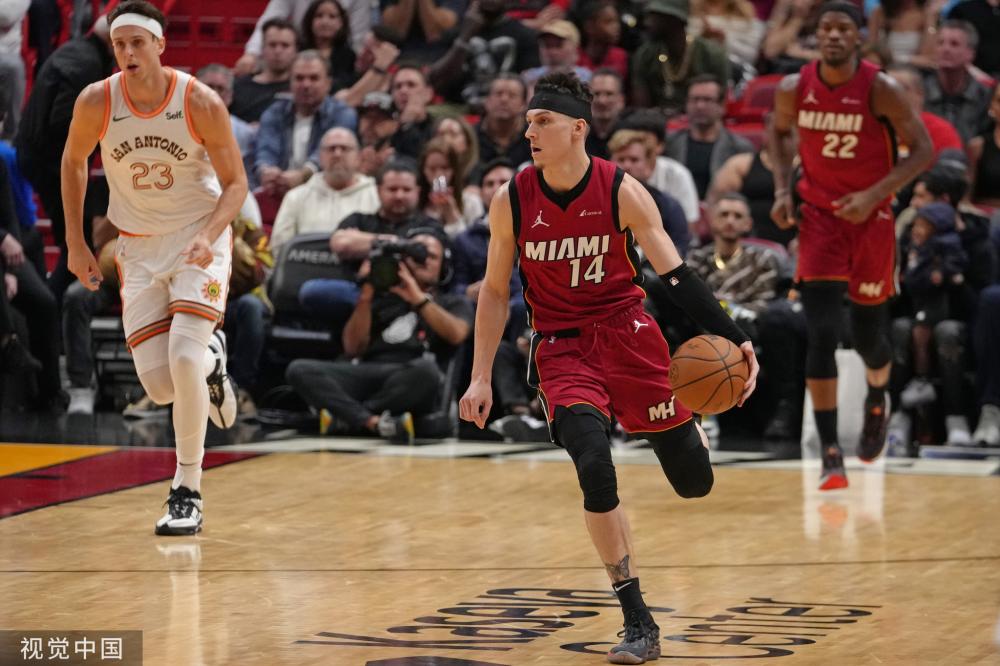 整体表现更 整体表现更